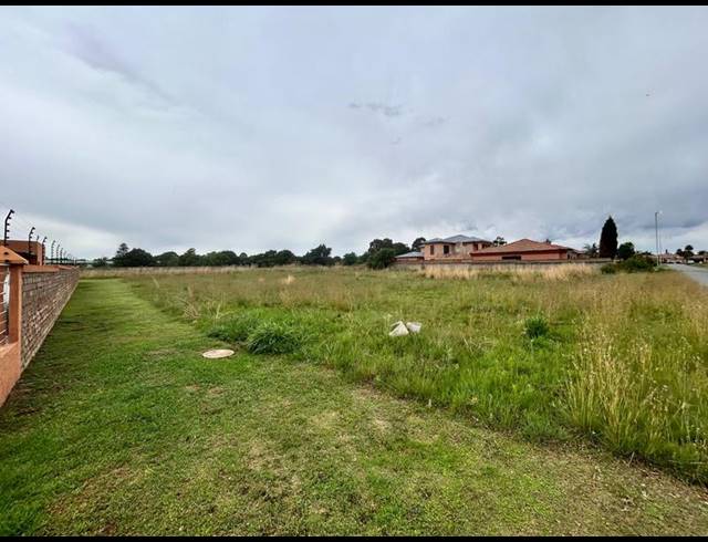 LAND FOR SALE IN SELCOURT